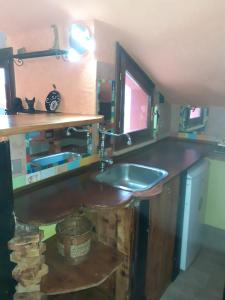 A kitchen or kitchenette at Piccolo paradiso