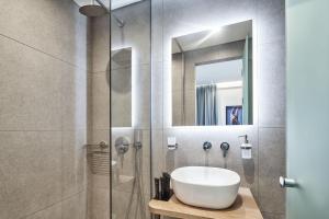 ห้องน้ำของ NLH KERAMEIKOS - Neighborhood Lifestyle Hotels
