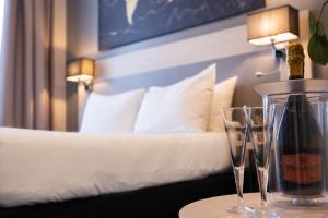 Postel nebo postele na pokoji v ubytování Hôtel Univers