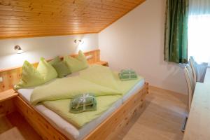 Posteľ alebo postele v izbe v ubytovaní Zirbenchalet Grossglockner