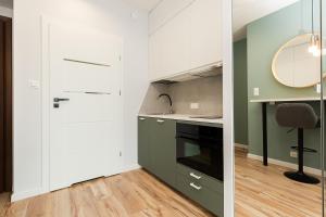 Kuchyňa alebo kuchynka v ubytovaní Cozy apartment Jana Kazimierza, Wola