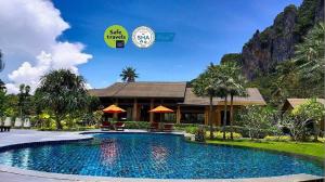 Bazén v ubytování Aonang Hill Krabi-SHA Extra Plus nebo v jeho okolí