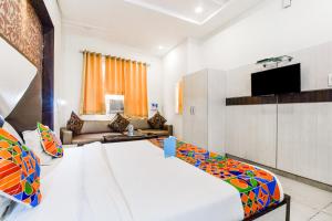 TV a/nebo společenská místnost v ubytování FabHotel Metro View