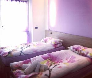 Postel nebo postele na pokoji v ubytování Al Chiar di Luna B&B Valtellina