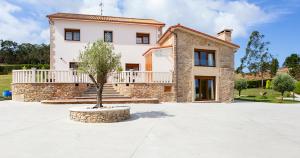 a large house with a tree in front of it at VILAR DE LEMA in Muxia