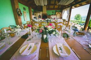 a long table with plates and flowers on it at Cabana Dintre Vii in Apoldu de Sus