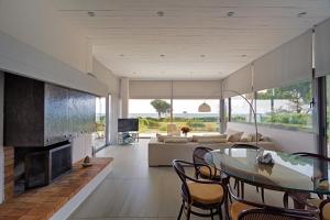 A seating area at Beachfront Villa Hoopoe Schinias, Marathon