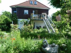 una casa con giardino di fronte di Rieger FW 2 a Eckernförde