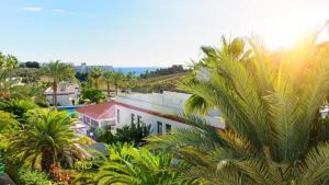 Bazén v ubytování Valle Marina Apartamentos nebo v jeho okolí