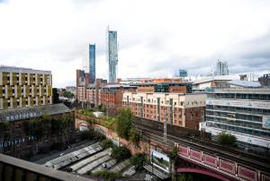 Gallery image of OnPoint - Spacious 2 Bedroom Apt, City Centre With Balcony in Manchester