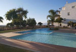 Πισίνα στο ή κοντά στο Luxe apartment with beautiful view