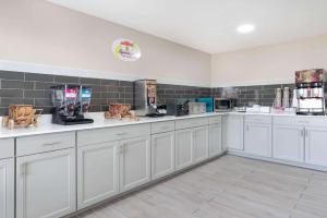 Köök või kööginurk majutusasutuses Super 8 by Wyndham Amarillo West
