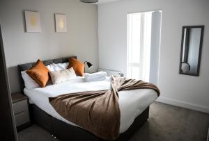 OnPoint Central Manchester 2 Bedroom Apt with Parking