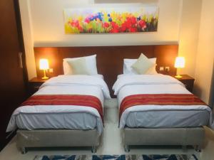 Royal Land Deluxe Suites رويال لاند للأجنحة الفاخرة客房内的一张或多张床位