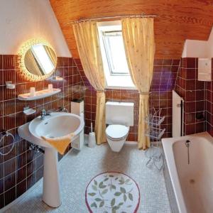 a bathroom with a sink and a toilet and a tub at Gisela Werner in Groß Wittensee
