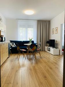 Kuchyňa alebo kuchynka v ubytovaní Apartament Walczaka 15 MIEJSCE PARKINGOWE + 20 fotografií