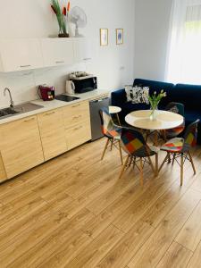 Kuchyňa alebo kuchynka v ubytovaní Apartament Walczaka 15 MIEJSCE PARKINGOWE