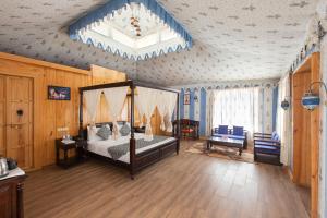 Ліжко або ліжка в номері Serene Aravali Resort, Pushkar