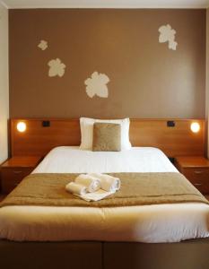 A bed or beds in a room at Locanda Ai Archi Di Andreola Monica