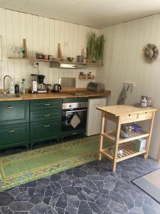 Kuchyň nebo kuchyňský kout v ubytování LillaB Lysekil + 19 fotografií
