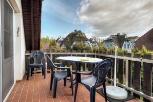 a patio with two chairs and a table on a balcony at Ostseewelle Whg 7 in Zingst