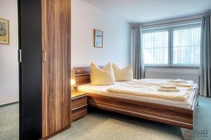 a bedroom with a large bed with a window at Ostseewelle Whg 7 in Zingst
