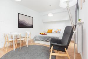 a bedroom with a bed and a table and chairs at Apartments Westfield Arkadia Burakowska by Renters in Warsaw