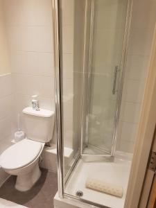 Bagno di global relocation 2 Bed Apt Near Hatfield Station Free Parking