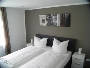 a bedroom with a bed with white sheets and pillows at La Domus Superior in Lotte