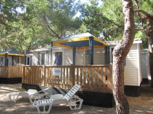 匡迪西巴里的住宿－Happy Camp mobile homes in Camping Thurium Villaggio，相簿中的一張相片