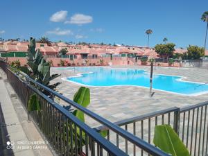 المسبح في Maspalomas Precioso bungalow, Sonnenland أو بالجوار