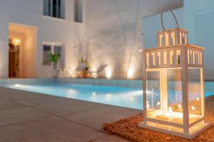 Basen w obiekcie Suites Alfonso X lub w pobliżu