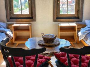 Ein Sitzbereich in der Unterkunft House of Sokolovi Kratovo