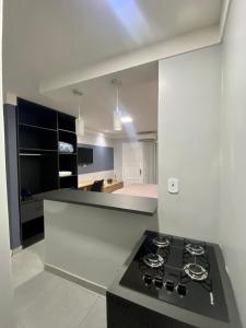 a kitchen with a stove top oven in a room at Apartamento Studio Centro de Macapá in Macapá