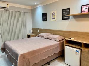 a hospital room with a bed and a desk at Apartamento Studio Centro de Macapá in Macapá