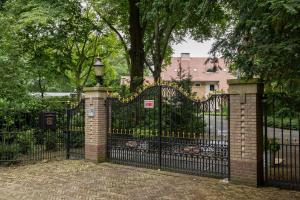 Κήπος έξω από το Amsterdamgarden - stunning garden villa with pool close to Amsterdam