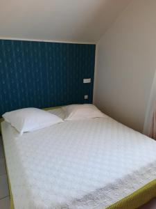 En eller flere senger på et rom på GÎTE Le Calou Pilon