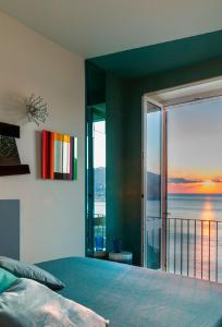 a bedroom with a bed with a view of the ocean at Dimoramare Manarola, Terre Marine in Manarola
