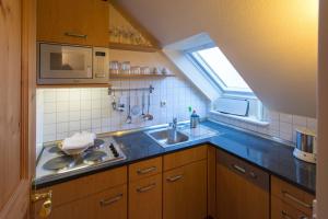 Kuchyň nebo kuchyňský kout v ubytování Haus am Park Wohnung Nr11