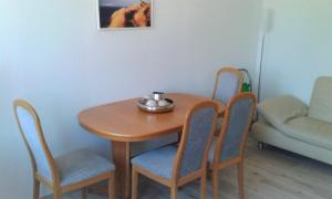 a wooden table with chairs and a bowl on it at Ferienwohnung Max 2 in Grube