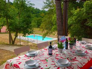 The swimming pool at or close to Podere San Cassiano