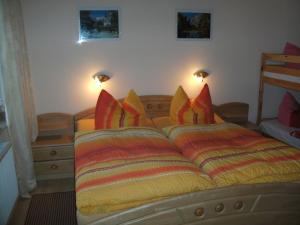 a bedroom with a bed with colorful pillows at Lissis Feriendomizil in Ostseebad Karlshagen