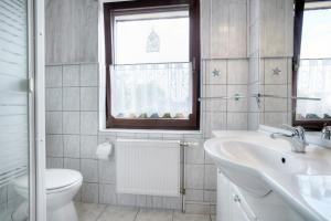 Een badkamer bij Schneider, Siegrid, FW 2