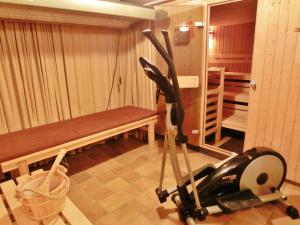 a room with a gym with a bench and a treadmill at Mädelegabel in Ofterschwang