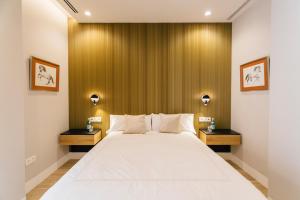 Un pat sau paturi într-o cameră la Galmen Apartments