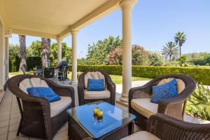 Posezení v ubytování Villa Lujo Olivanova Golf MET