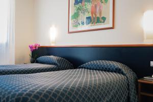 Posteľ alebo postele v izbe v ubytovaní Hotel Crystal