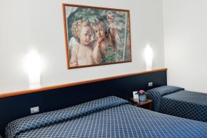 Posteľ alebo postele v izbe v ubytovaní Hotel Crystal