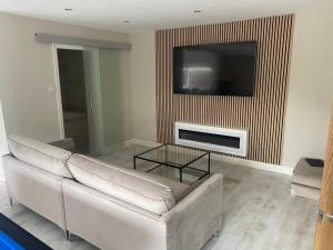 Gallery image of Luxe bungalow Bradford in Wibsey