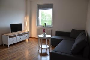 a living room with a couch and a table at Quaduxenbarg in Hornstorf